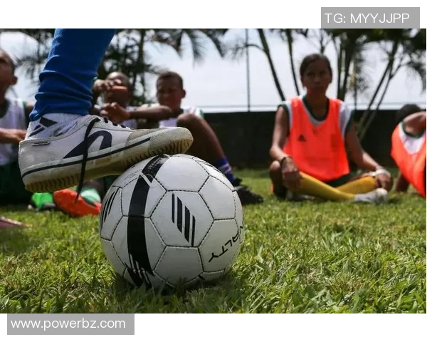 足球明星的孩子们在白人家庭中成长的独特经历与挑战